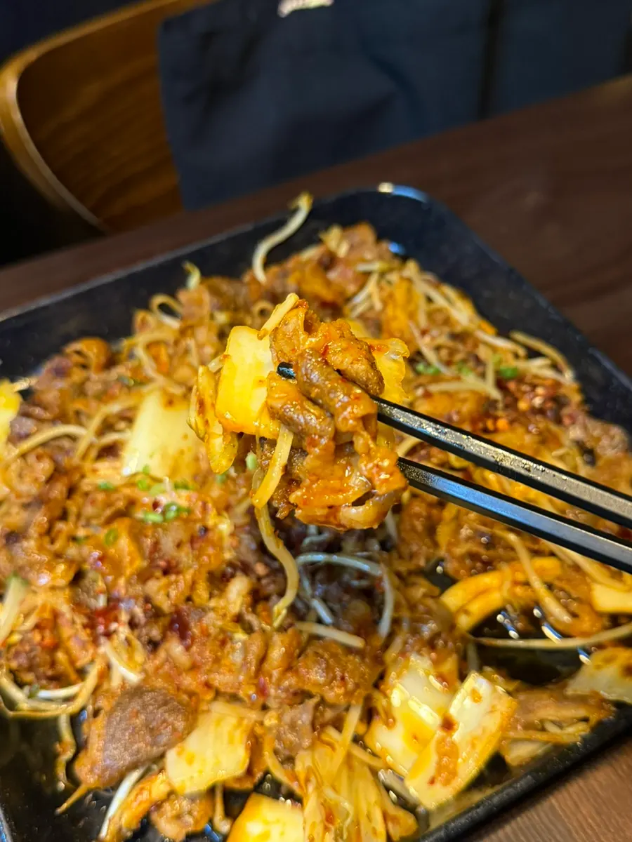 숙주와 버섯, 고기가 들어간 마라샹궈