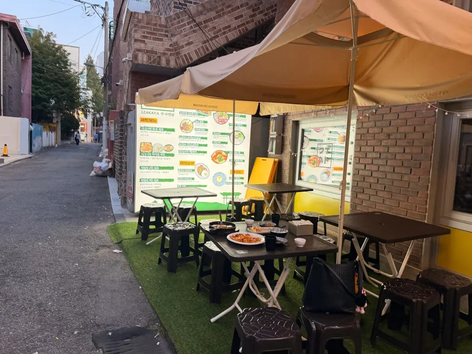 View of Gusa Yeonnam's outdoor yajang seating