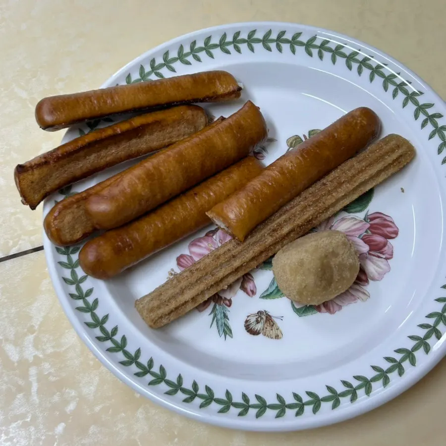 스티커가 붙은 포장 디저트