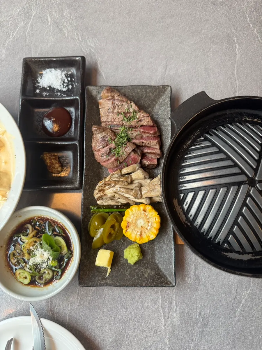 A full table spread of the Kkuudeok table set