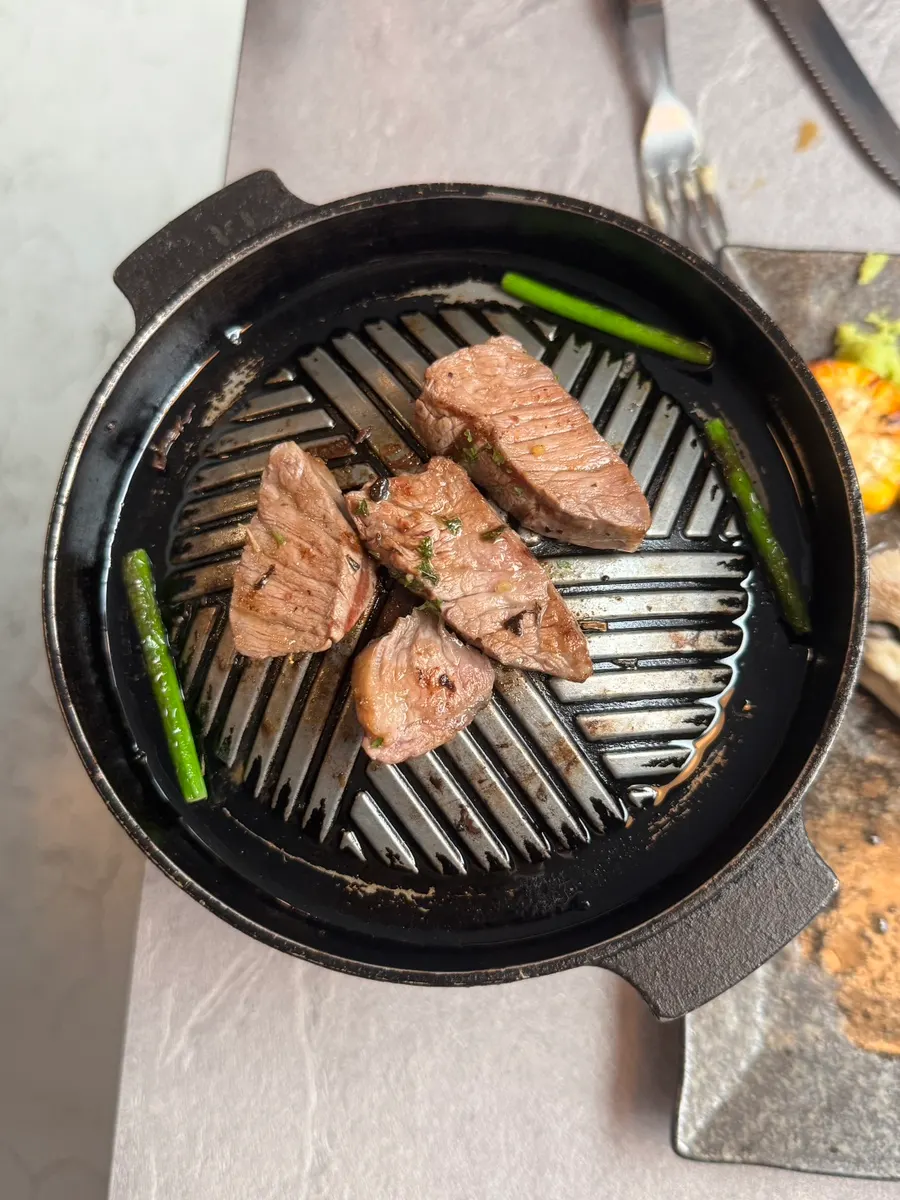 Fan-shaped steak on a mini brazier