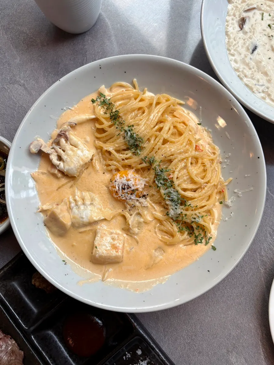 A plate of spicy crab cream pasta