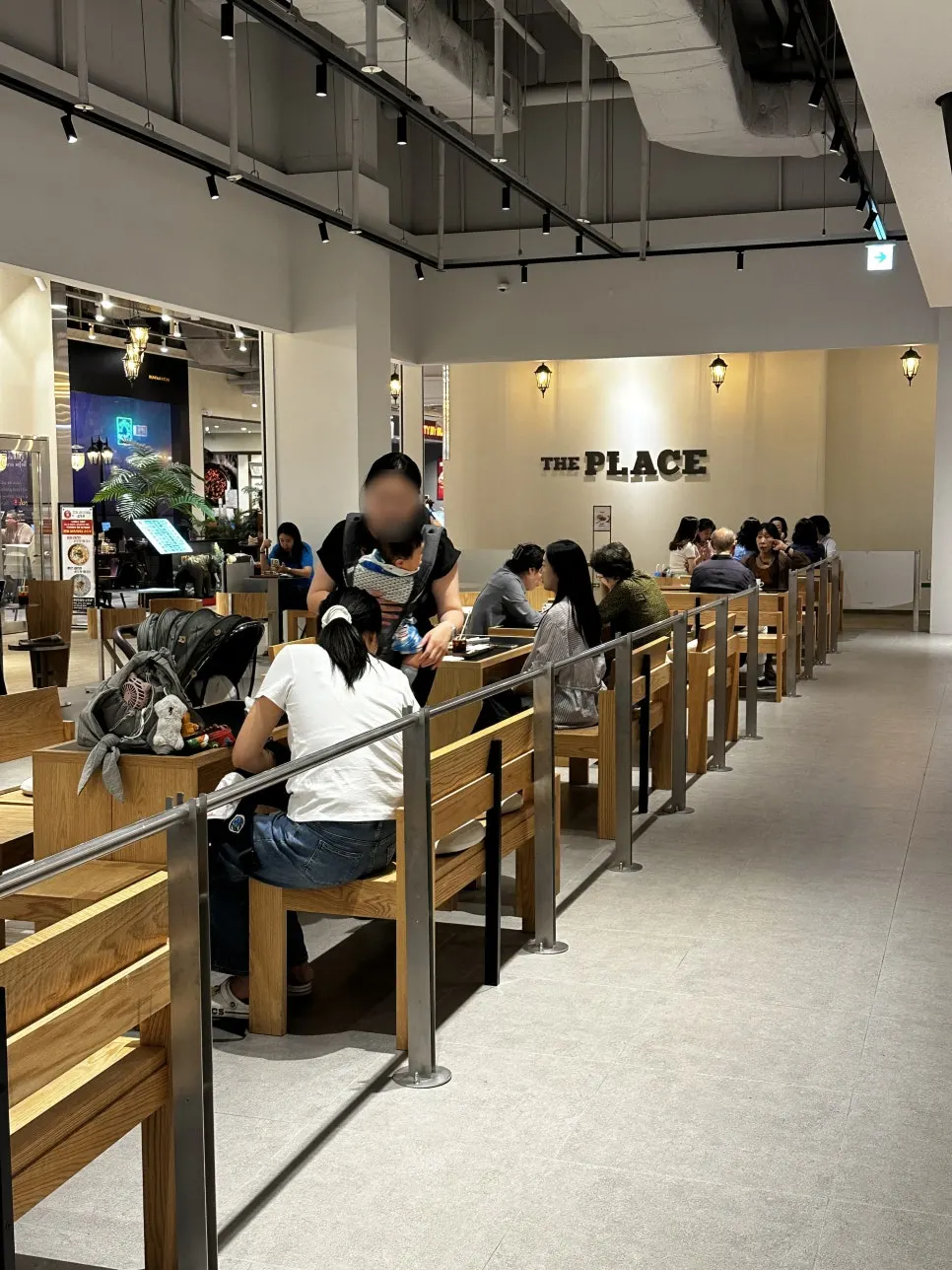 Spacious seating at Center Coffee Guui East Pole
