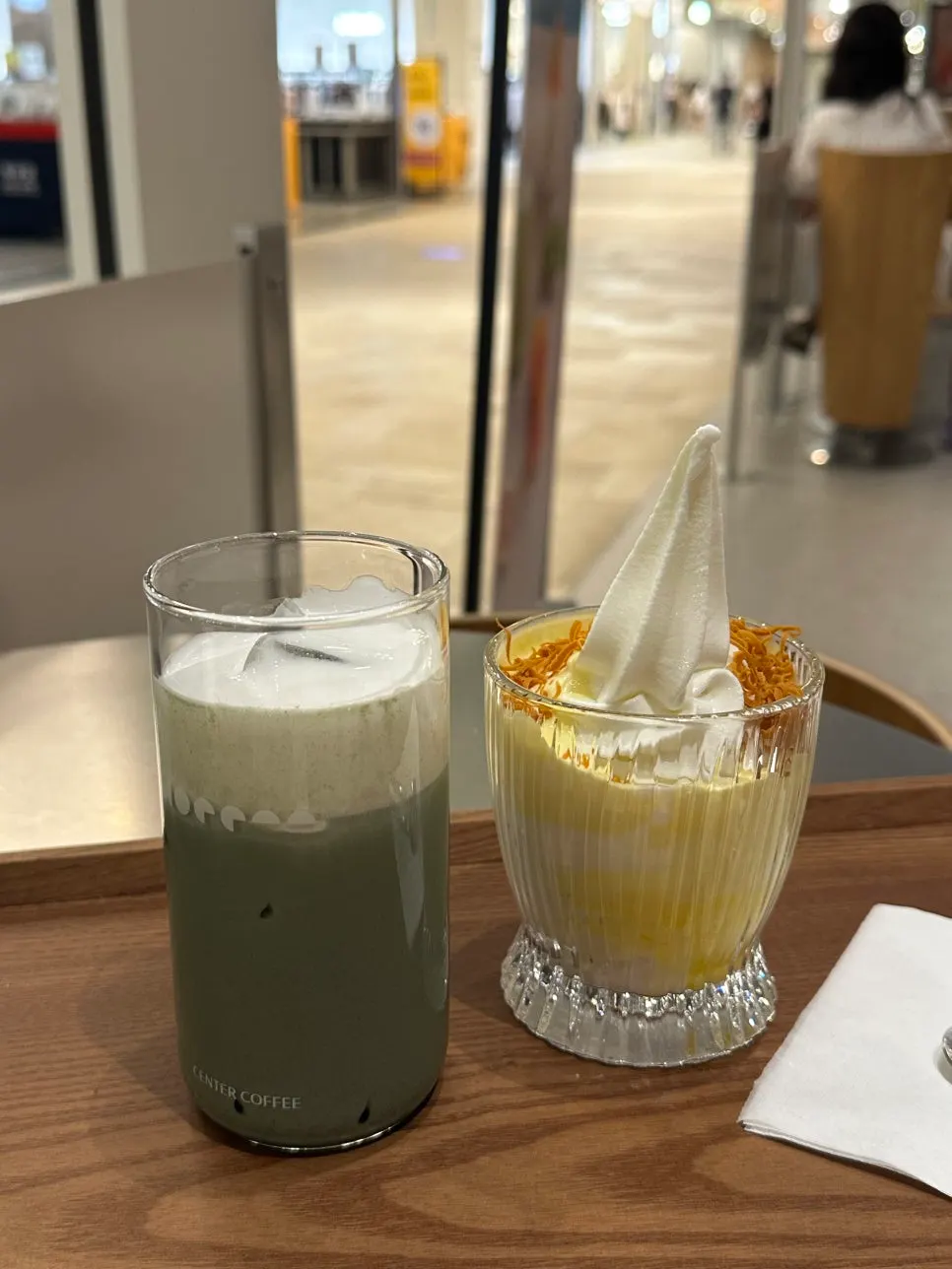 주문한 쑥라떼와 초당옥수수 아이스크림