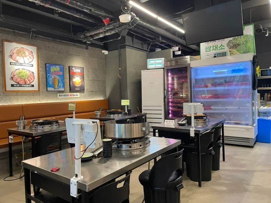 Interior dining area for grilled meat
