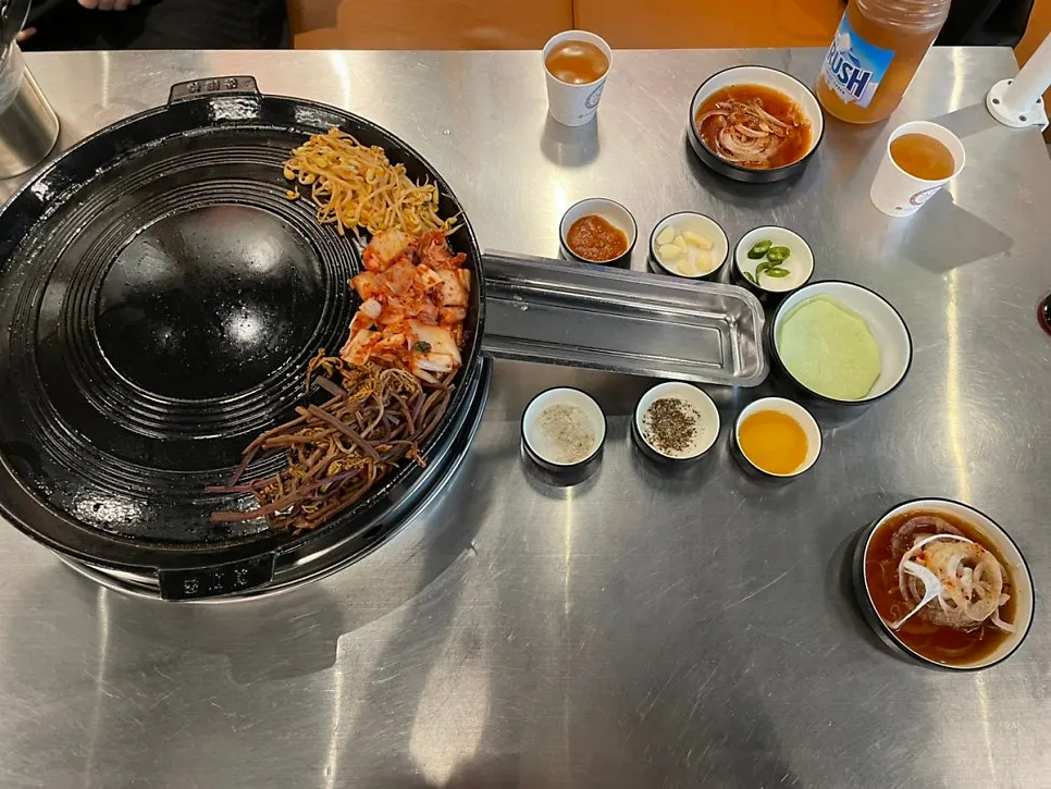 Cast-iron lid set with kimchi and bean sprouts
