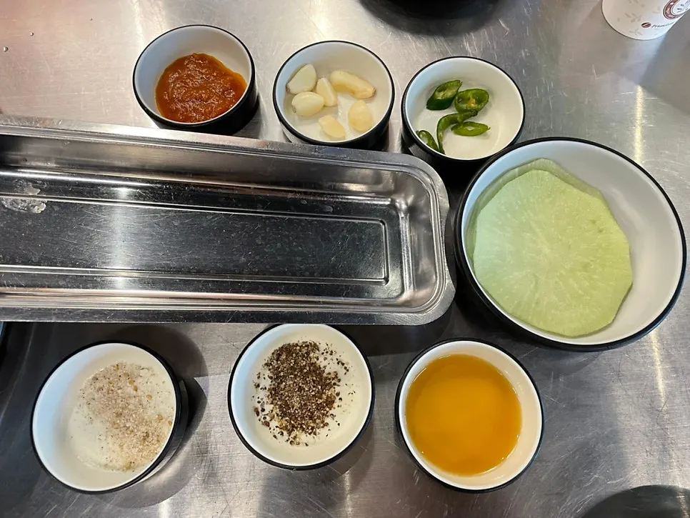Basic side dishes served with the meat