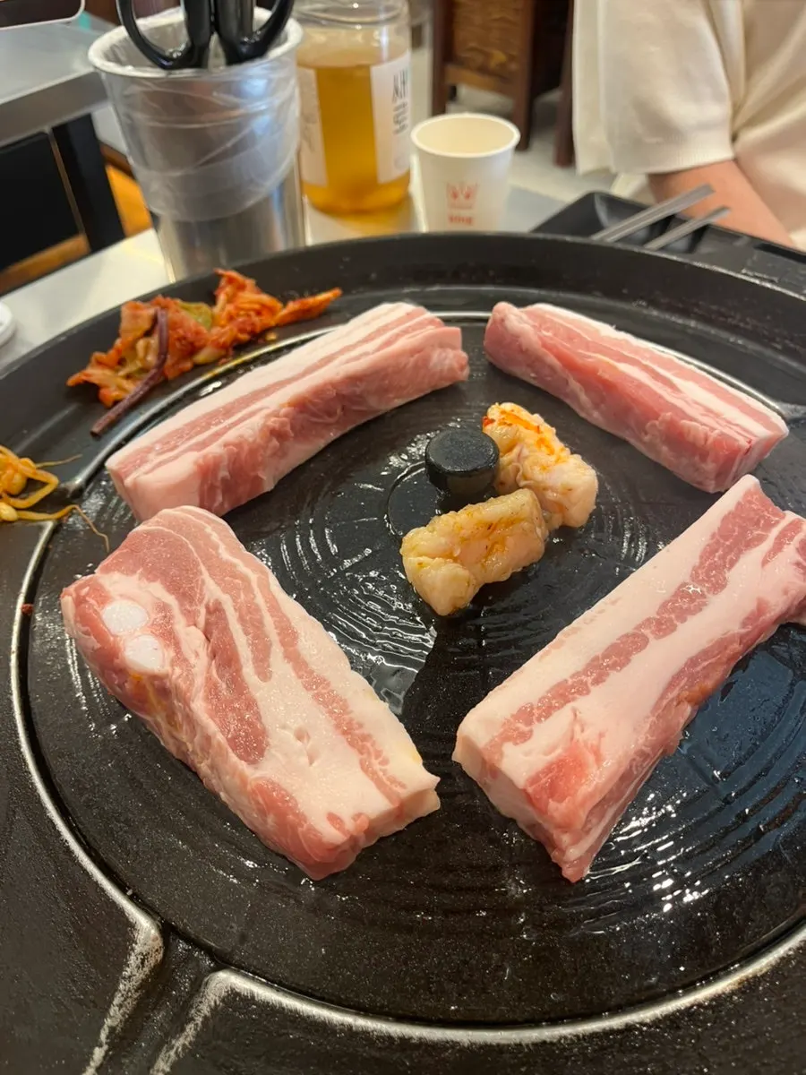 직원이 구워주는 솥뚜껑 삼겹살