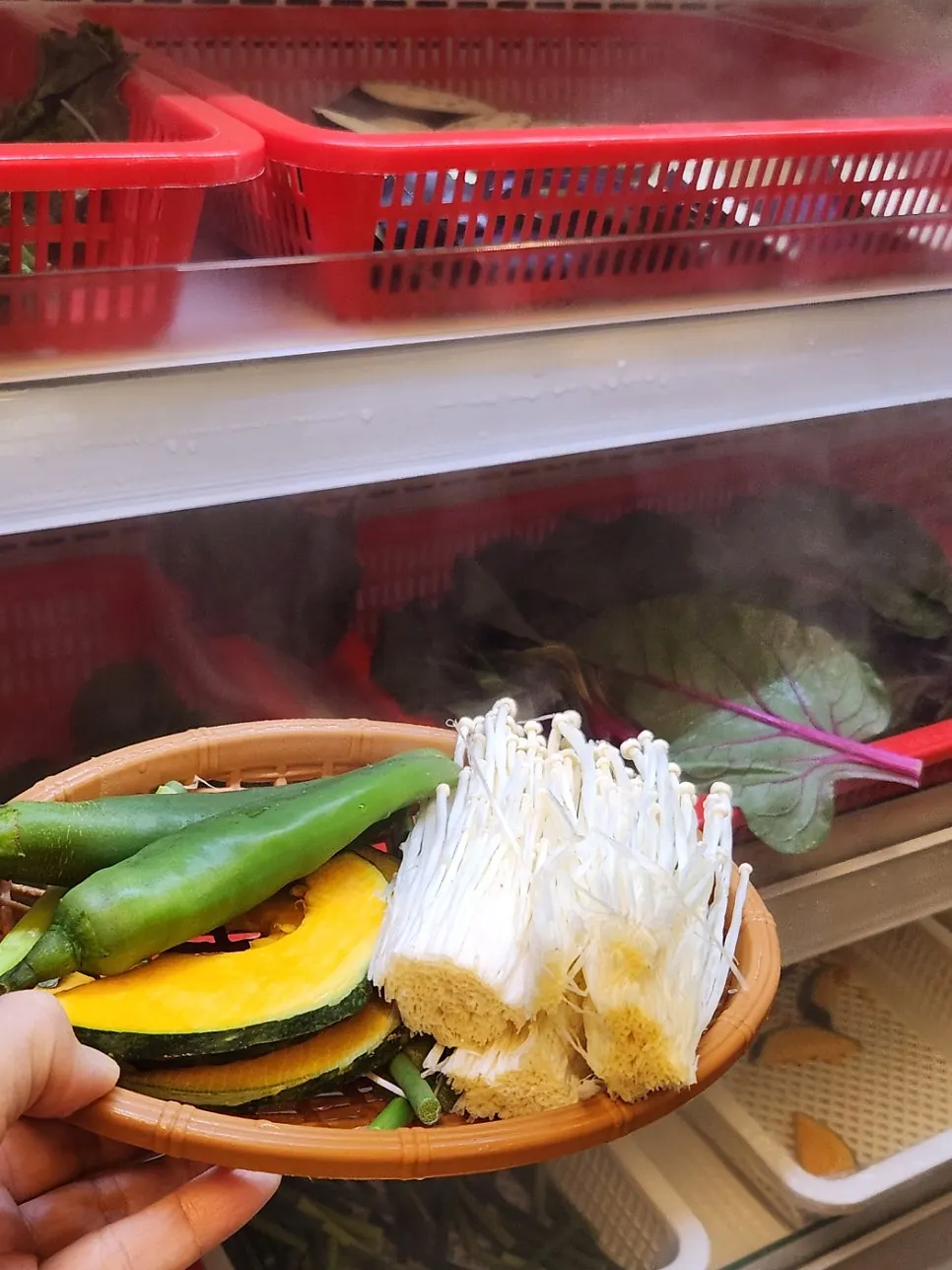 Vegetable self-bar corner with lettuce wraps