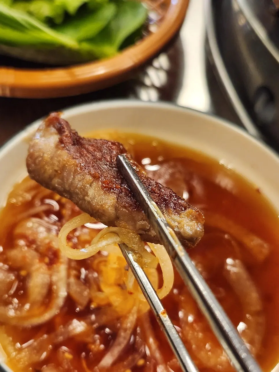Pork jowl with individual meat sauce and draft beer
