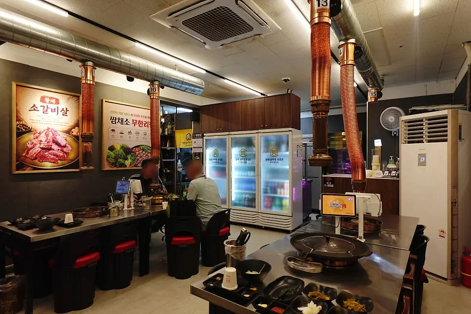 Interior space at Ssamchae Sotttukkeong Samgyeopsal