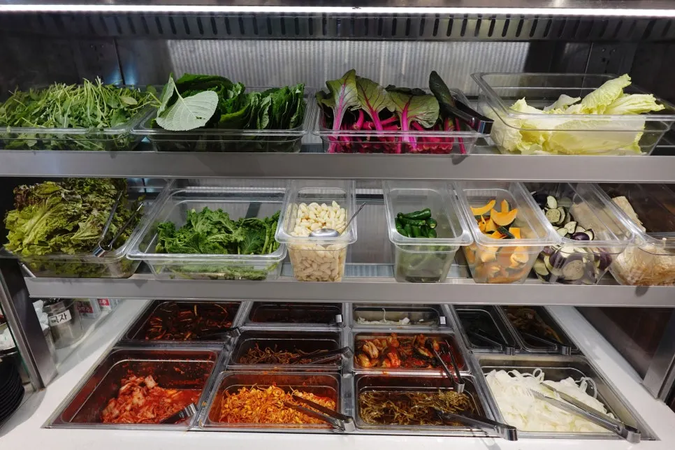 Selection of wrap greens and side dishes at the self-service zone