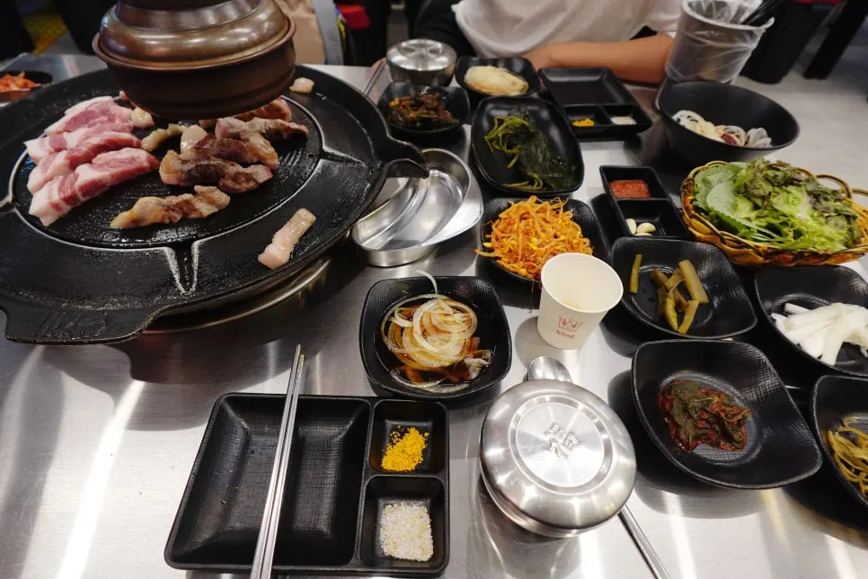 Basic side dishes of myeongi namul and pickles