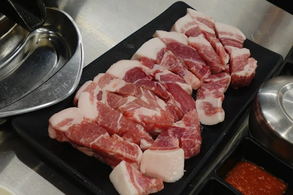 Ordered pot-lid pork jowl
