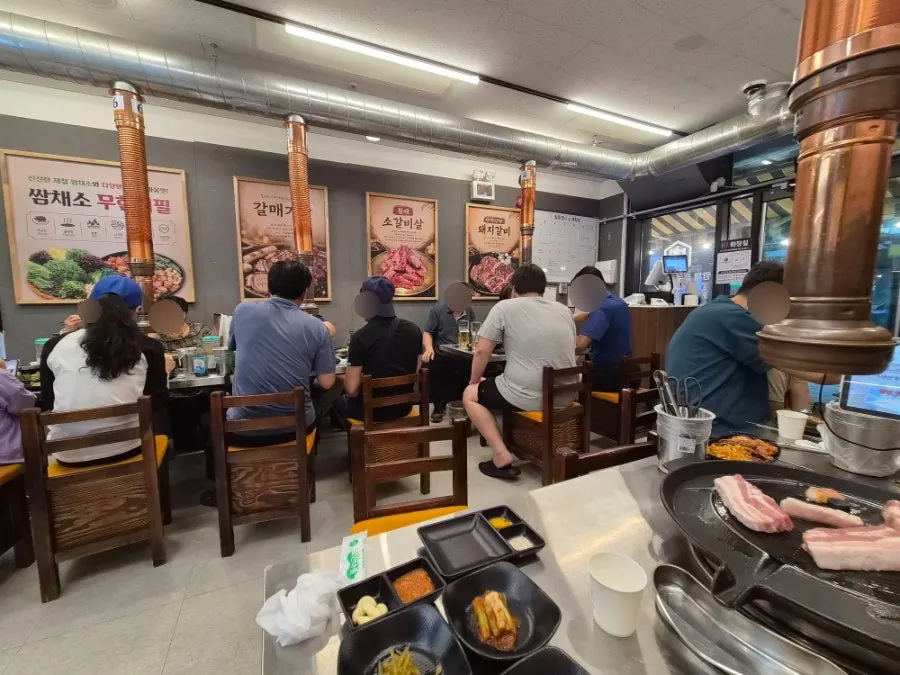 매장 앞 메뉴 안내
