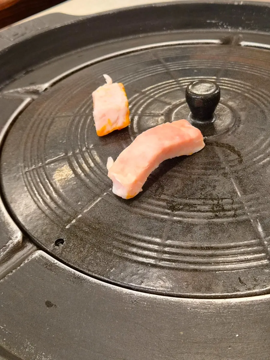 솥뚜껑 위 삼겹살