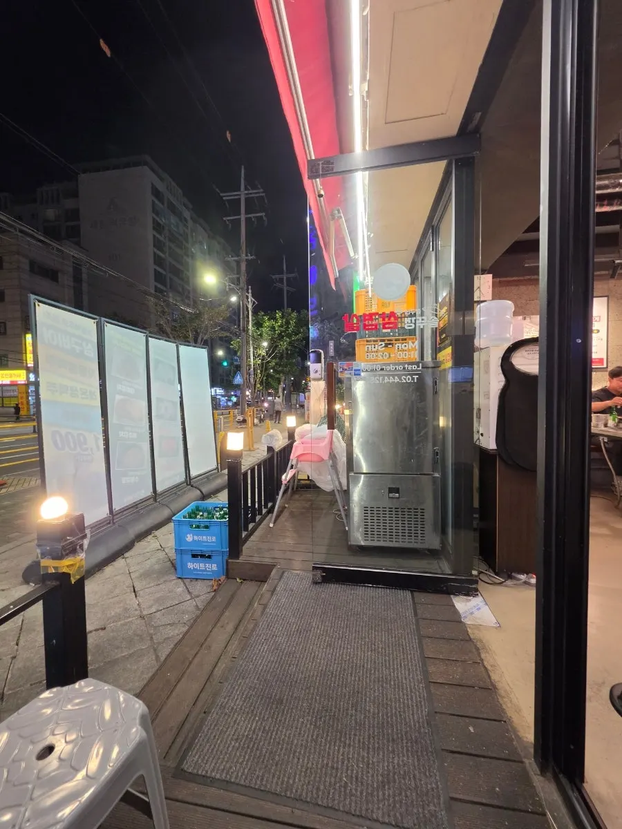 Entrance and signage at the Gueui branch