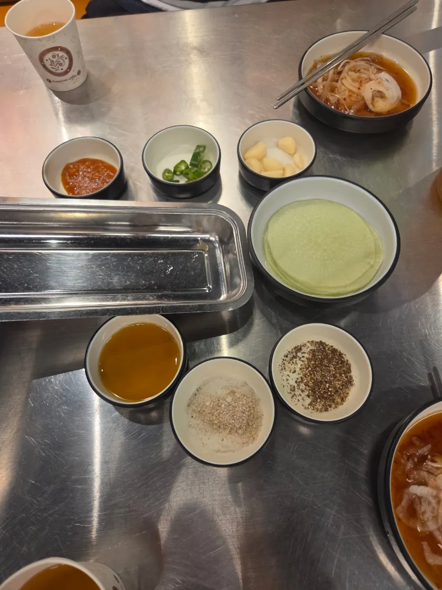 Basic side dishes served at the start