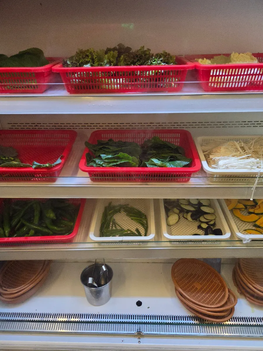 Free self-serve lettuce wrap bar