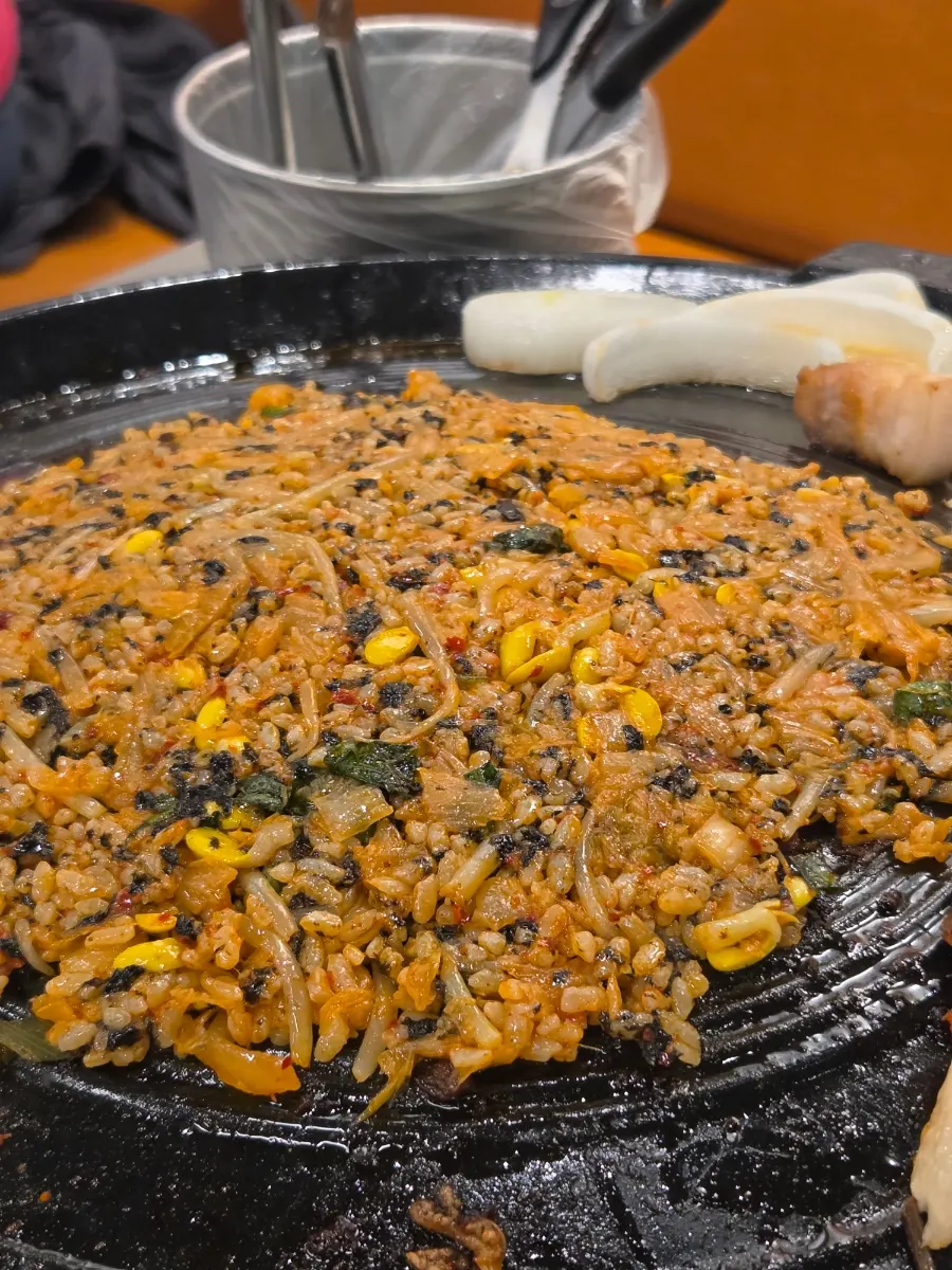 Bean sprout fried rice cooked on the grill