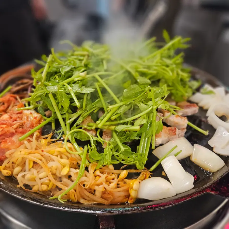 Featured photo from a visit to Sanggu's Sotttukkeong Samgyeopsal Gueui Branch