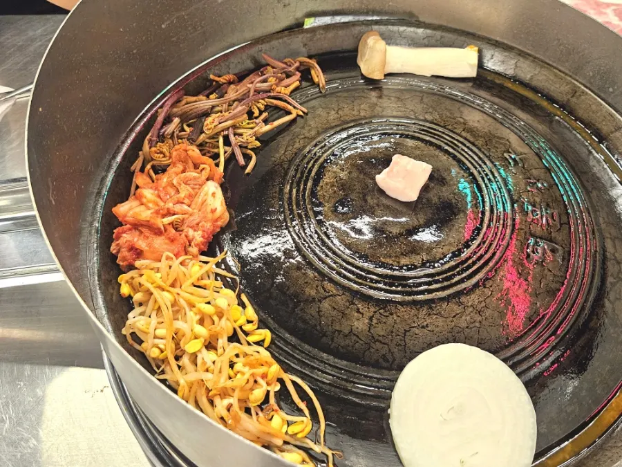 Half-pan set meat placed on the sotttukkeong