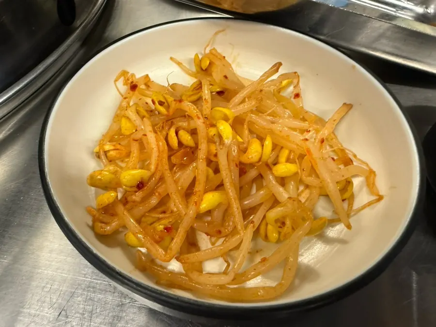 Basic vegetable side dishes served with meat