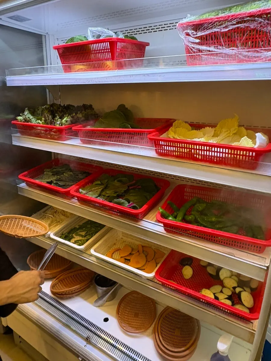 The lettuce wrap self-serve bar at Sanggu's Sotttukkeong Samgyeopsal