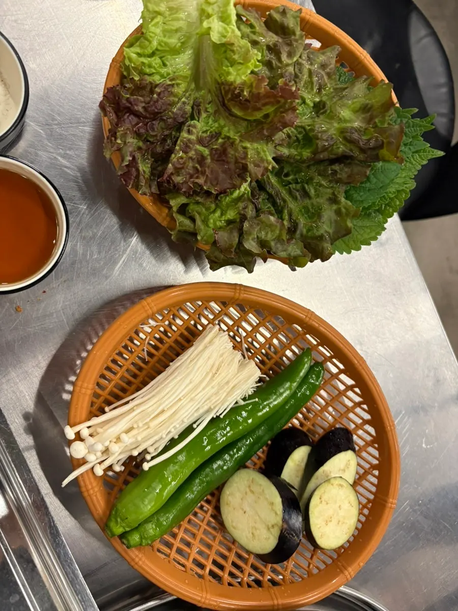 Various types of wrap vegetables at the self-serve bar