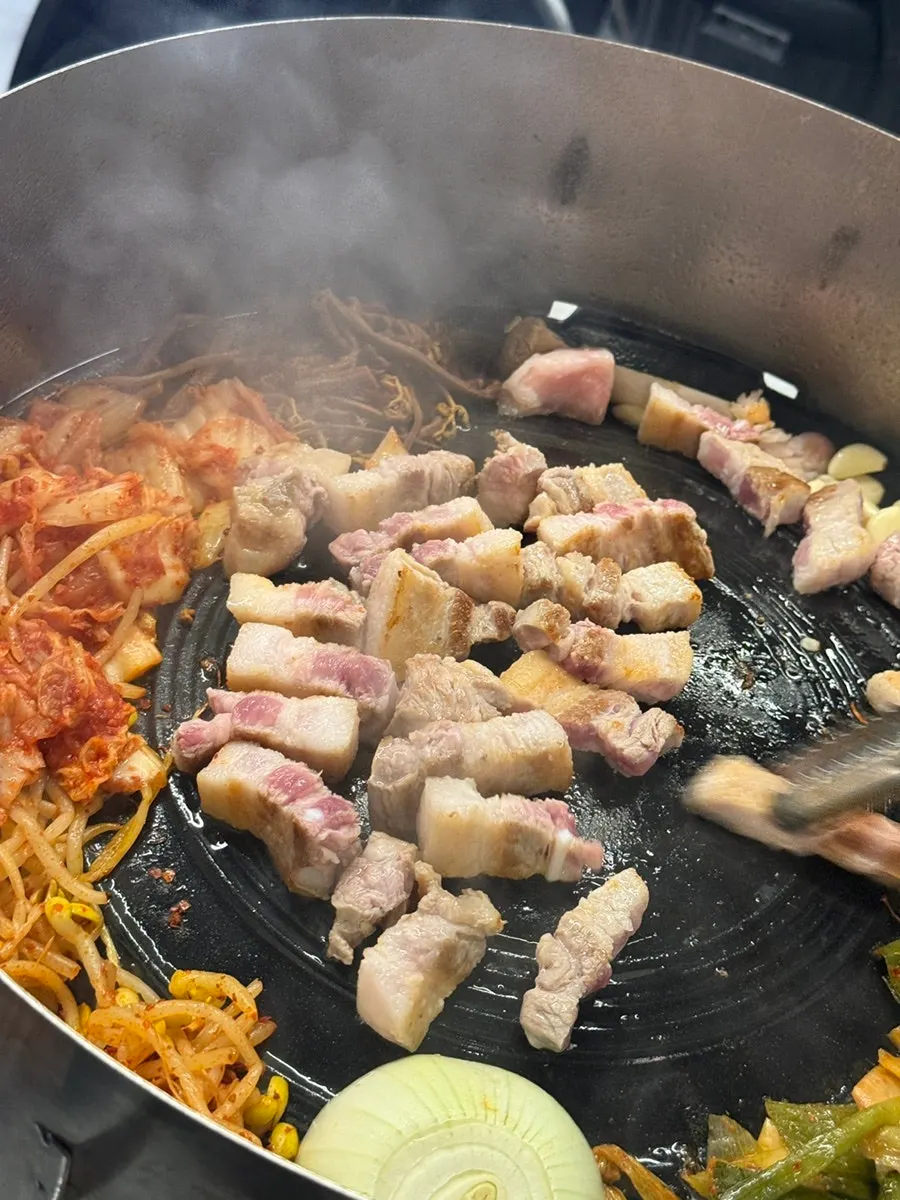 고기 기름이 배어든 구운 미나리