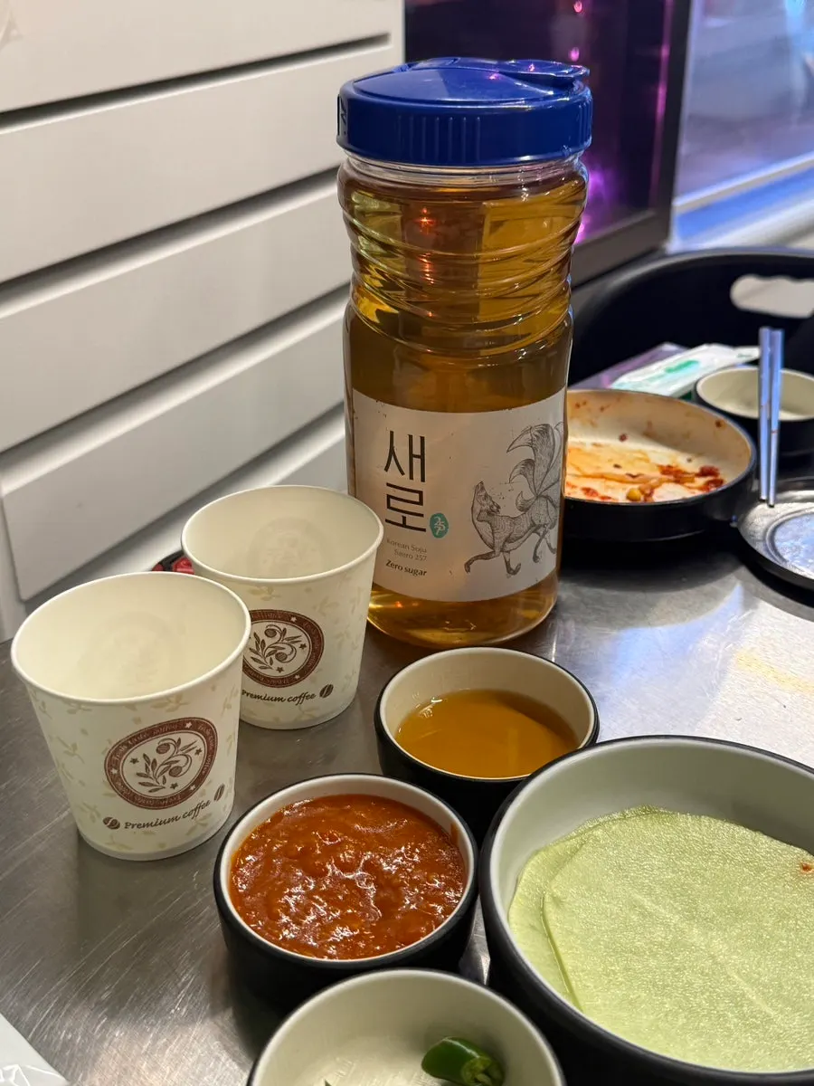 청국장된장찌개와 공깃밥 상차림
