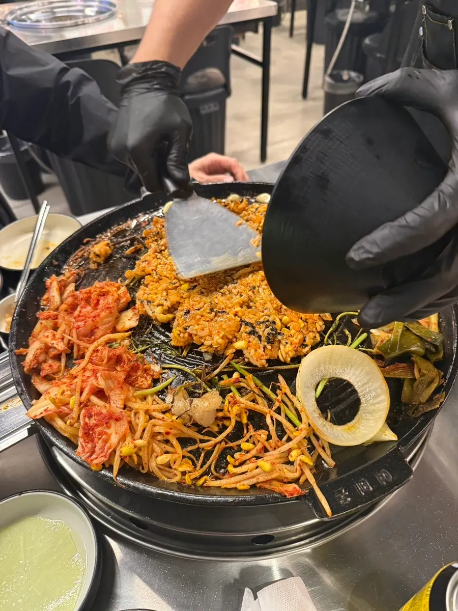 둘이서 먹은 솥뚜껑삼겹살 한 상
