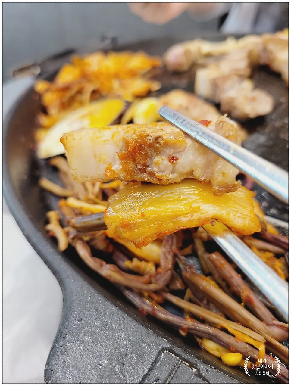 Pork belly served together with grilled kimchi
