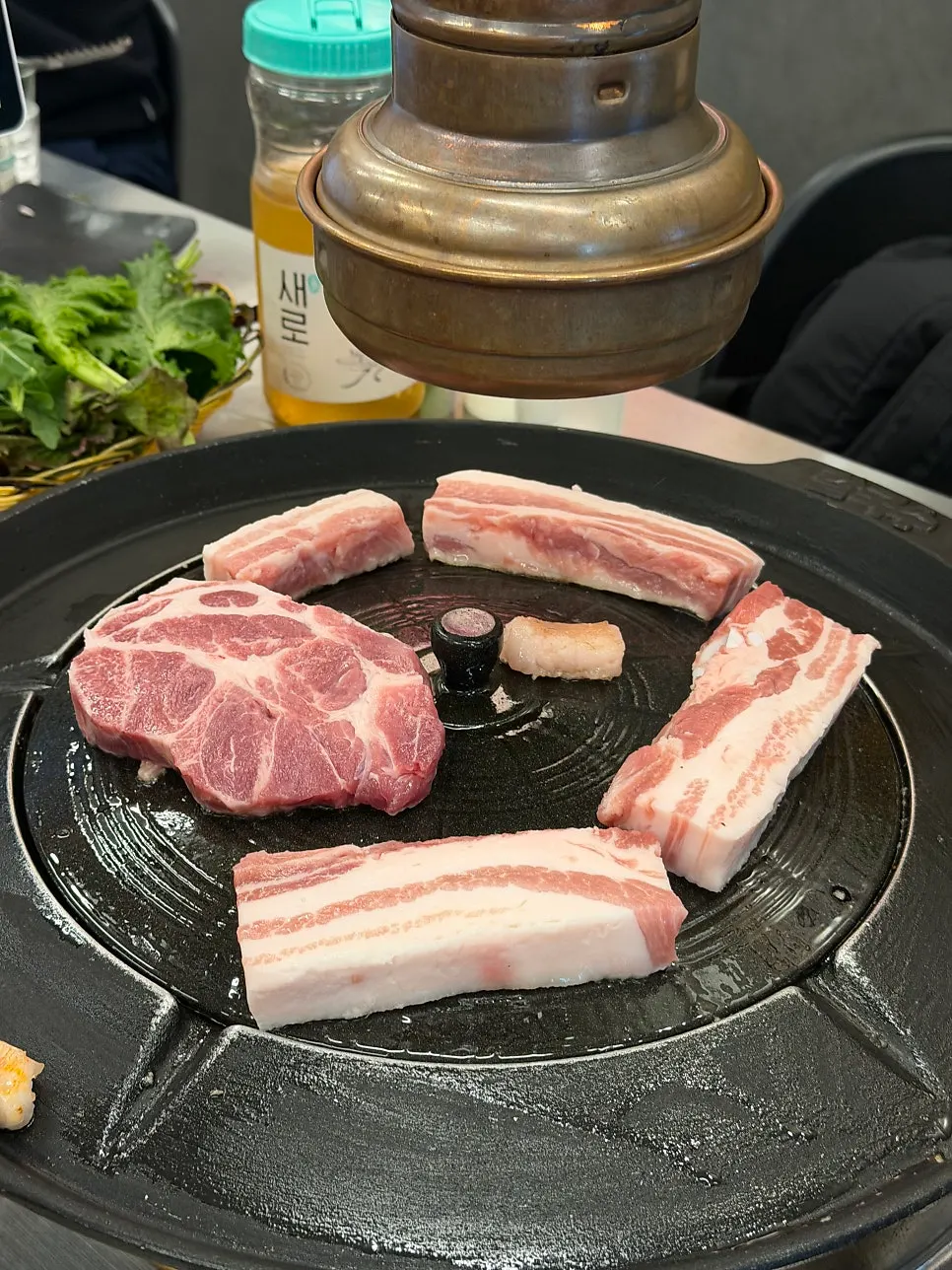 솥뚜껑에 구울 새콤한 김치