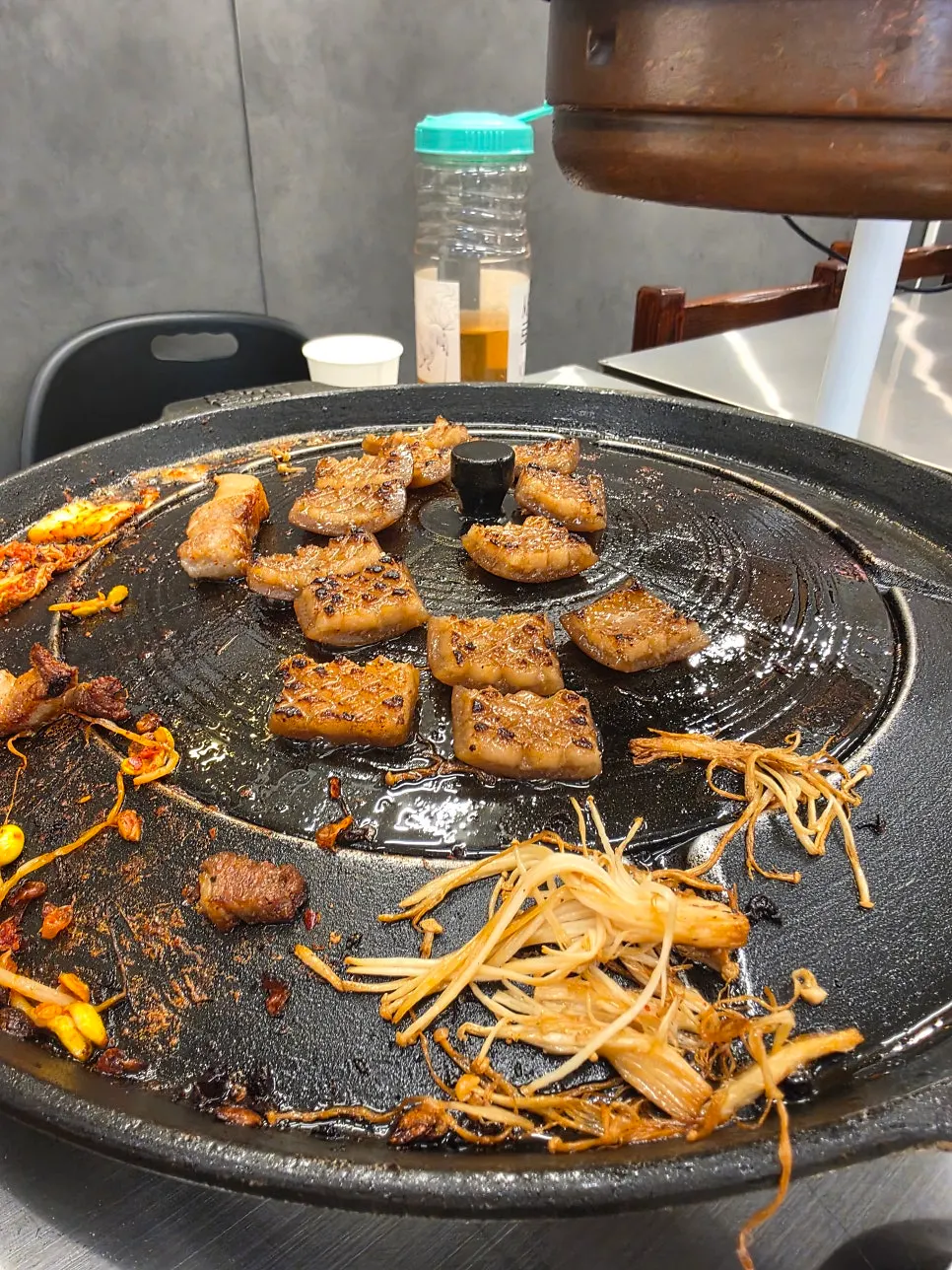 Chewy, well-cooked grilled pork skin