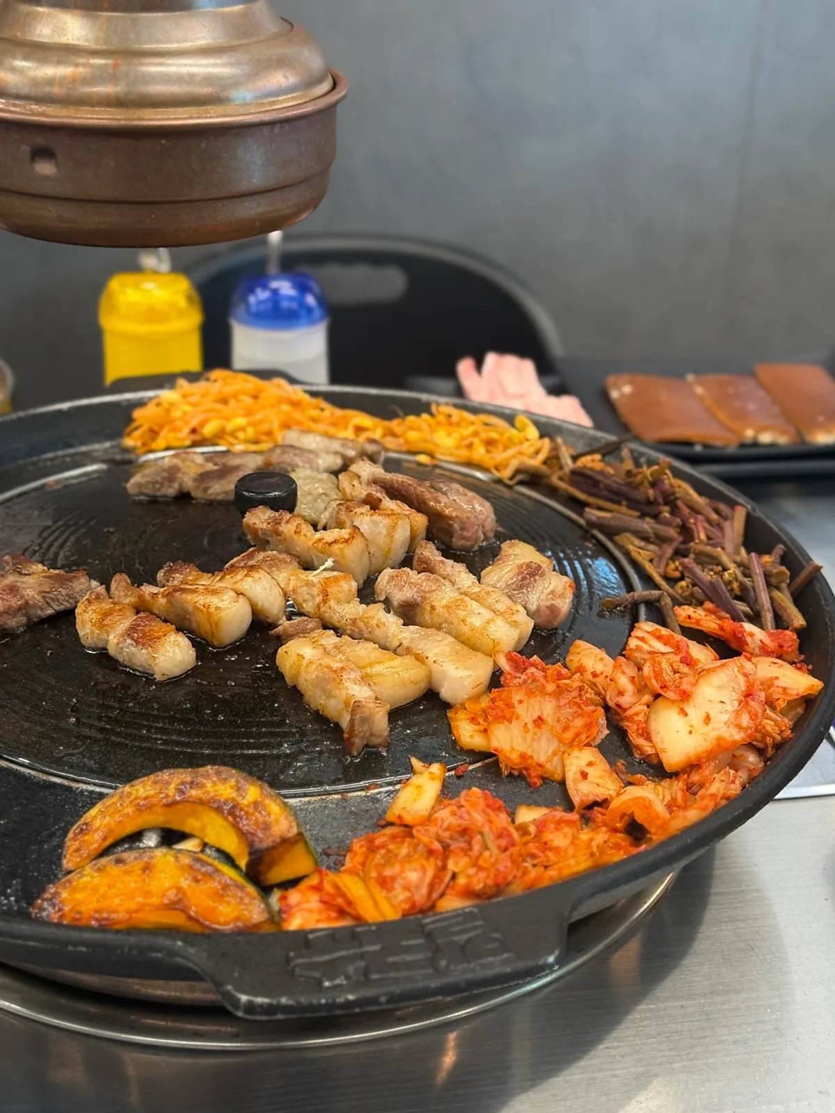 Signature photo of the iron-lid grill at Ssamchae Sotttukkeong Samgyeopsal
