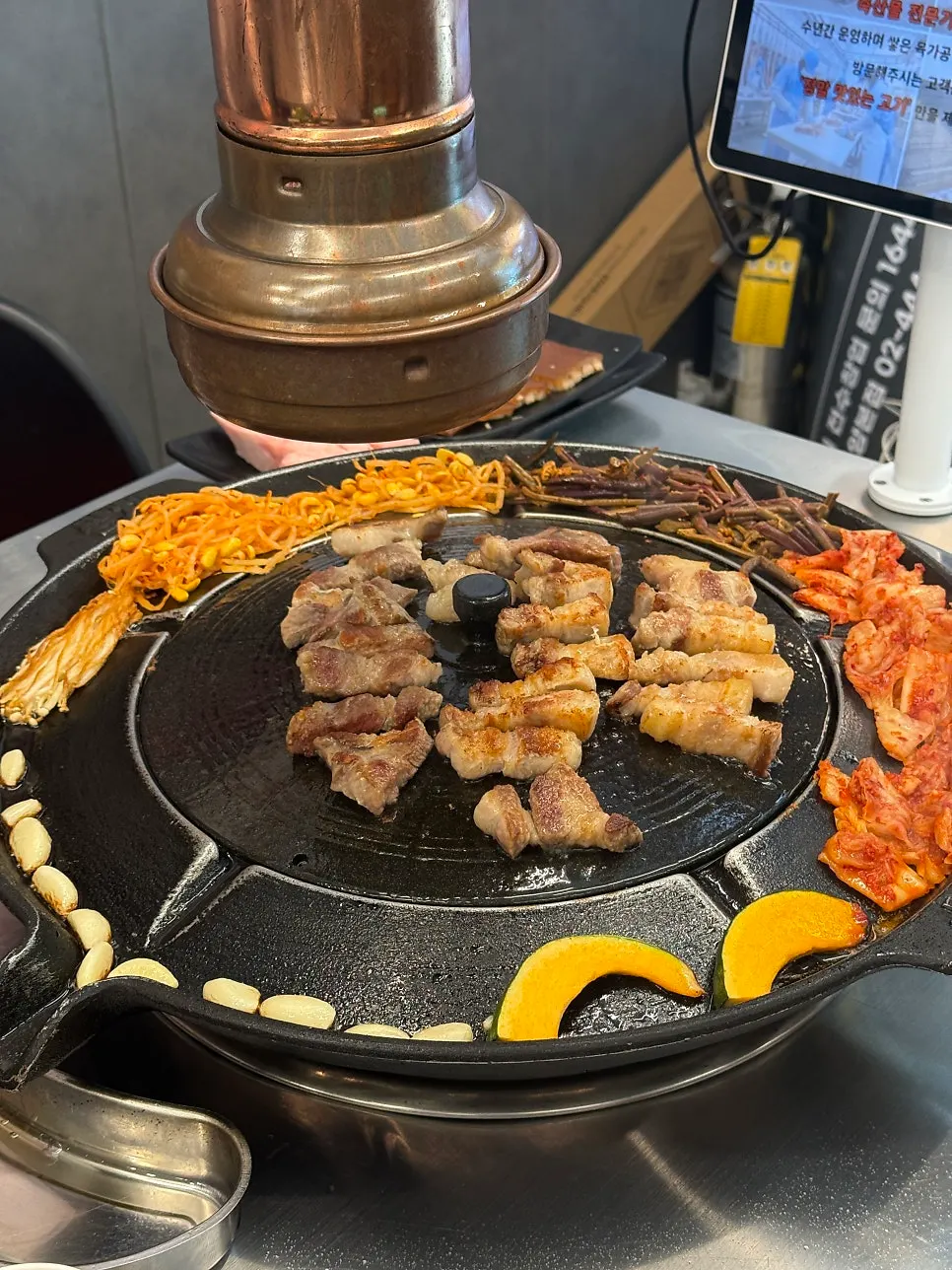 The iron-lid half-set with 4 types of meat