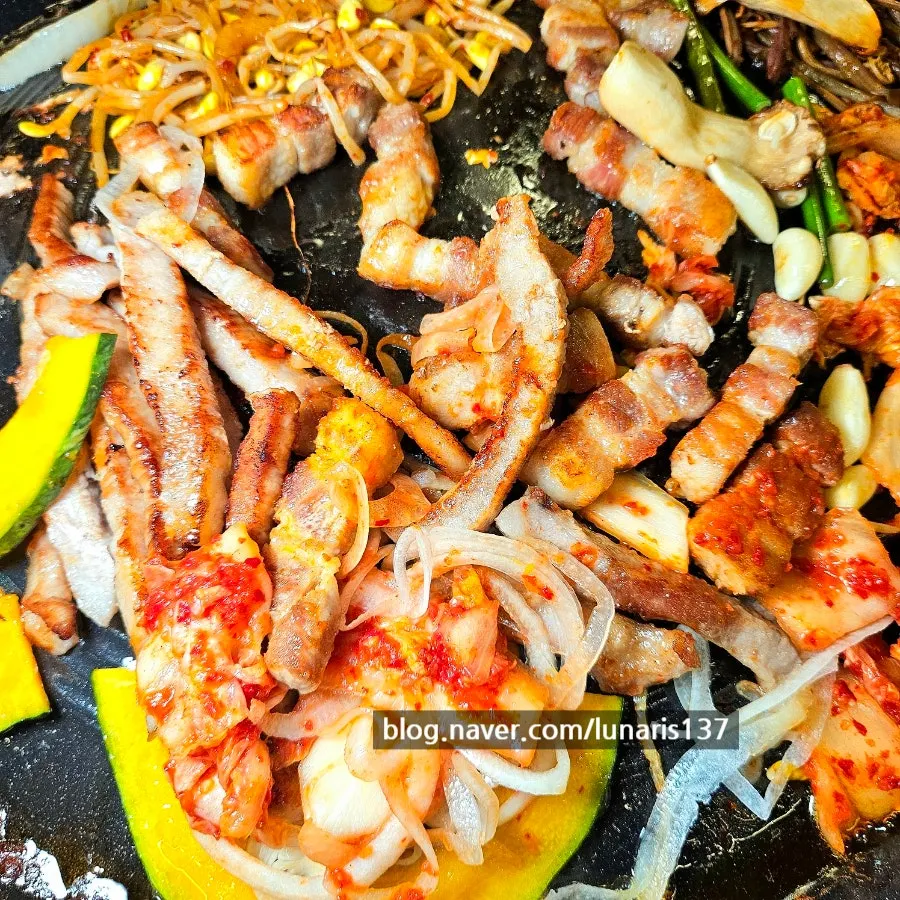 Onion, bean sprouts, kimchi, and enoki mushrooms grilled together on the sotttukkeong grill
