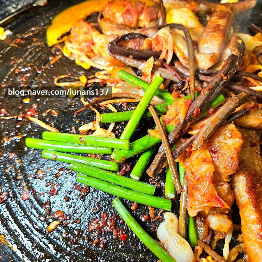 Garlic stems grilled in oil