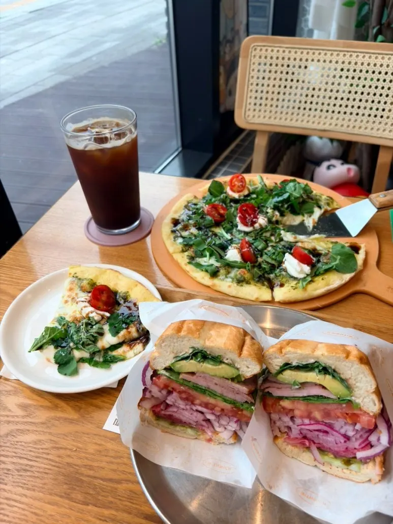 Filled sandwich and pizza