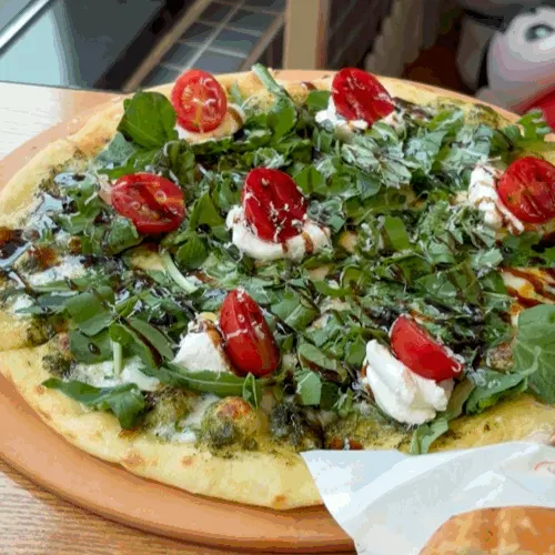 Arugula ricotta cheese pizza