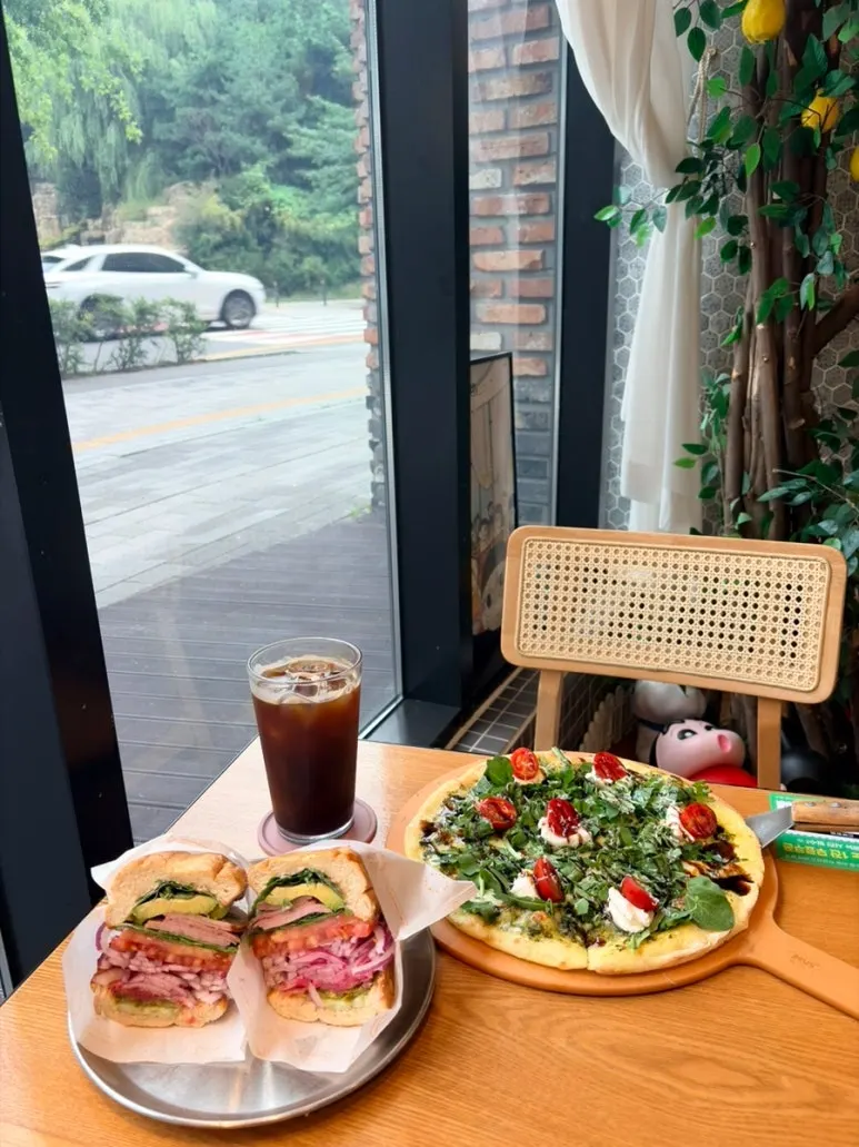 Withwich avocado arugula sandwich