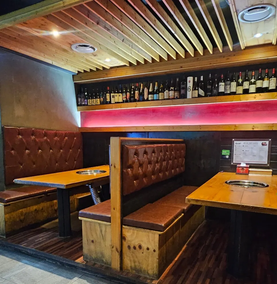 Sip Sam Dae's hall with a restaurant-like atmosphere