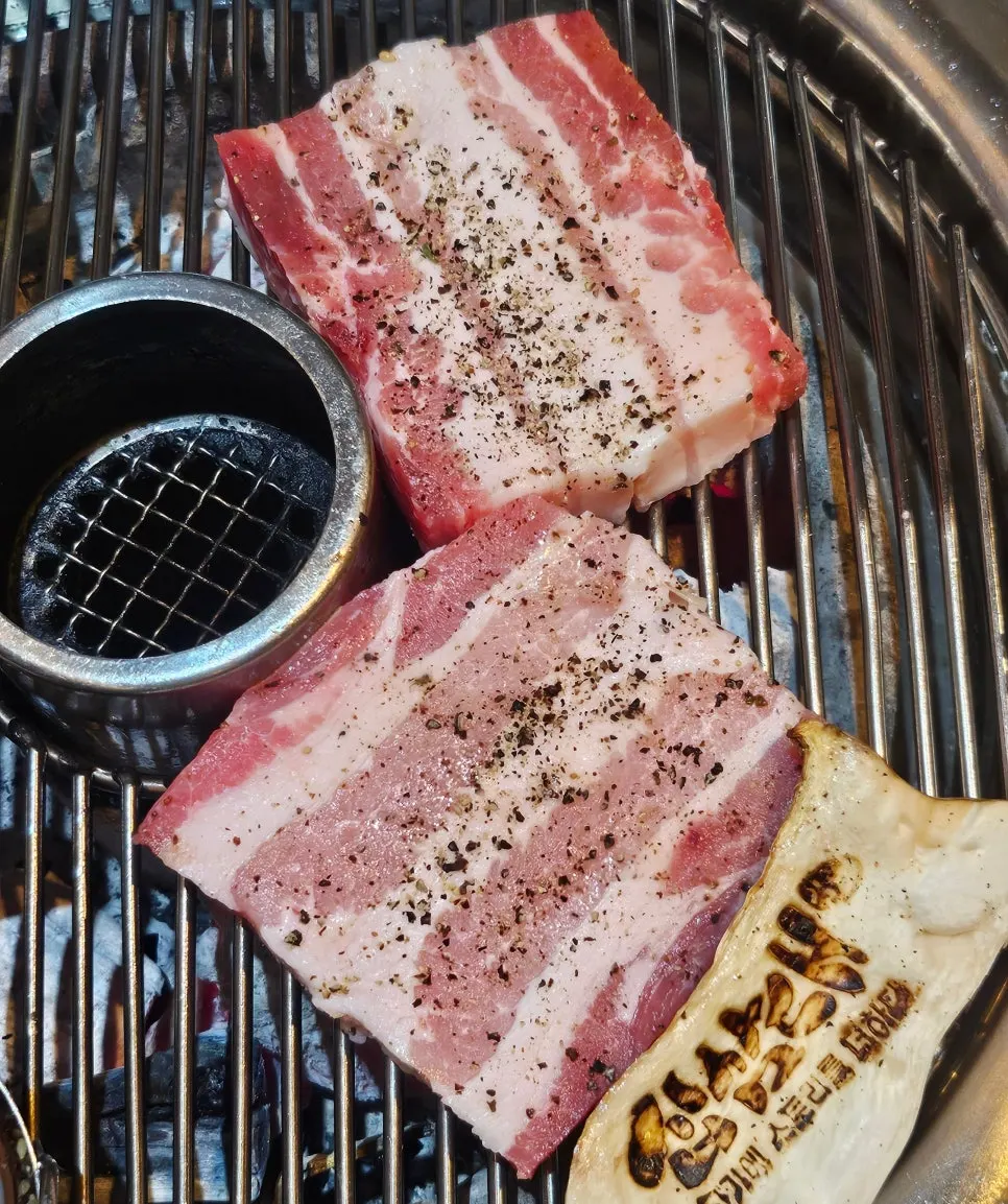 Thick pork belly placed on the grill