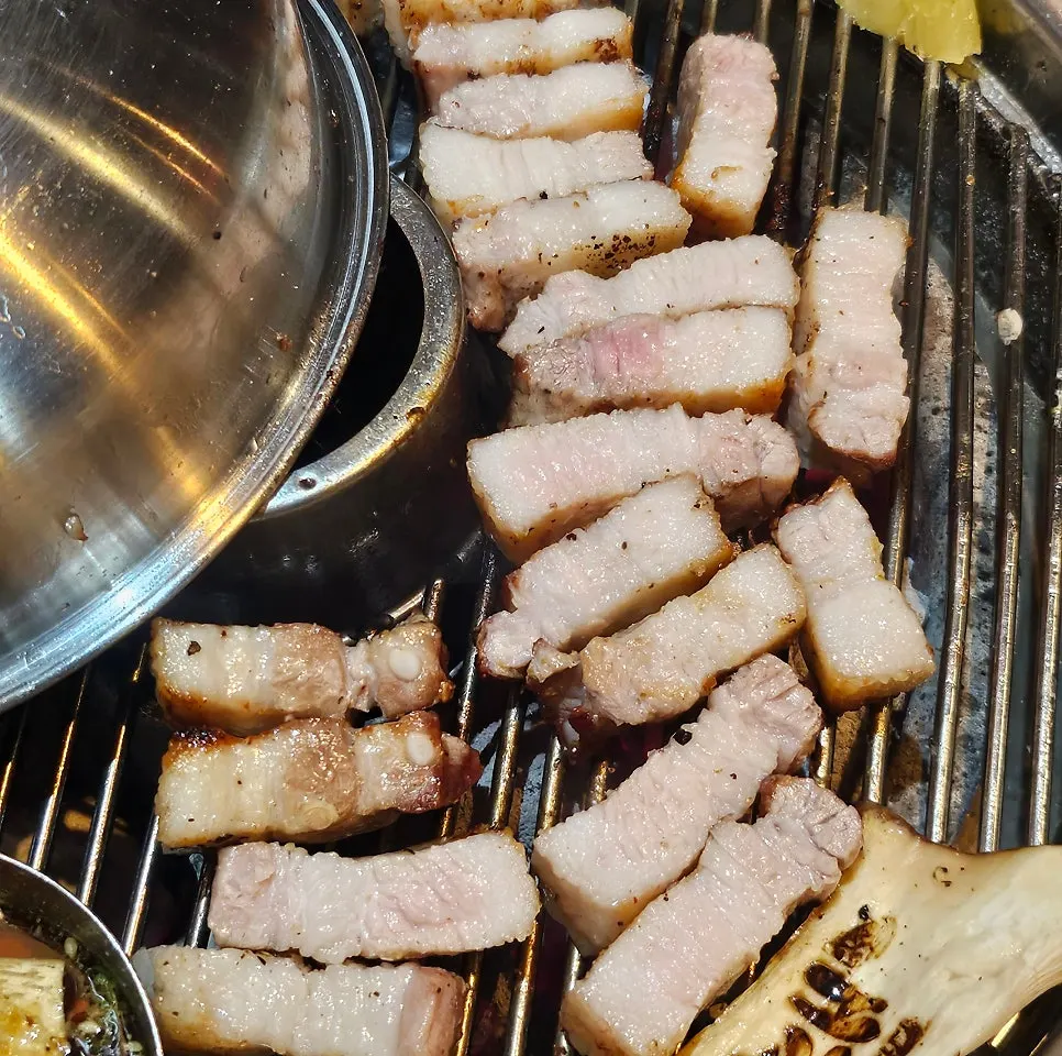 Thick pork belly cut into bite-sized pieces
