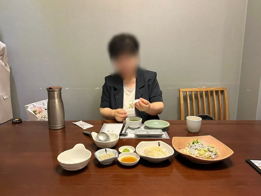 전복촌 입구와 건물 전경