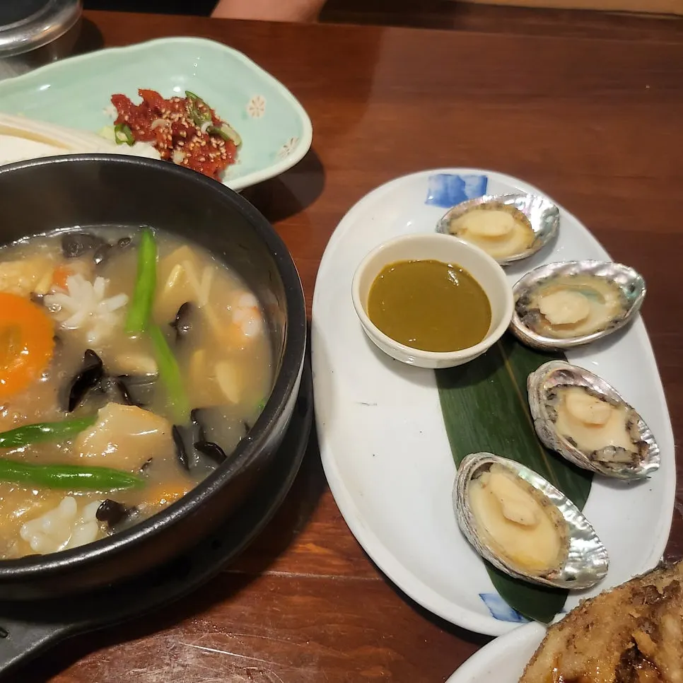통통한 완도산 전복 요리