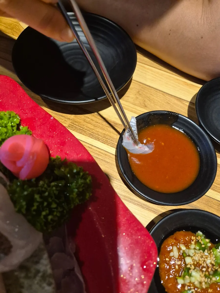 초장에 찍은 회 한 점