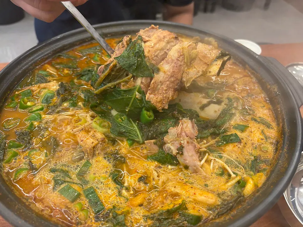 보글보글 끓고 있는 뼈전골