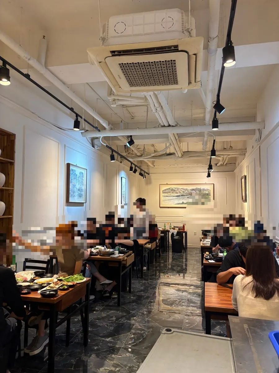 Indoor space at a Guwol-dong sashimi restaurant